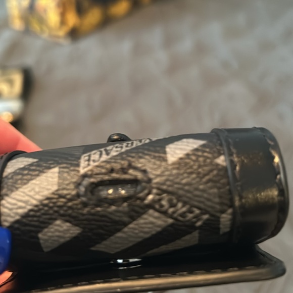 Versace Greca earpod holder - Picture 3 of 5